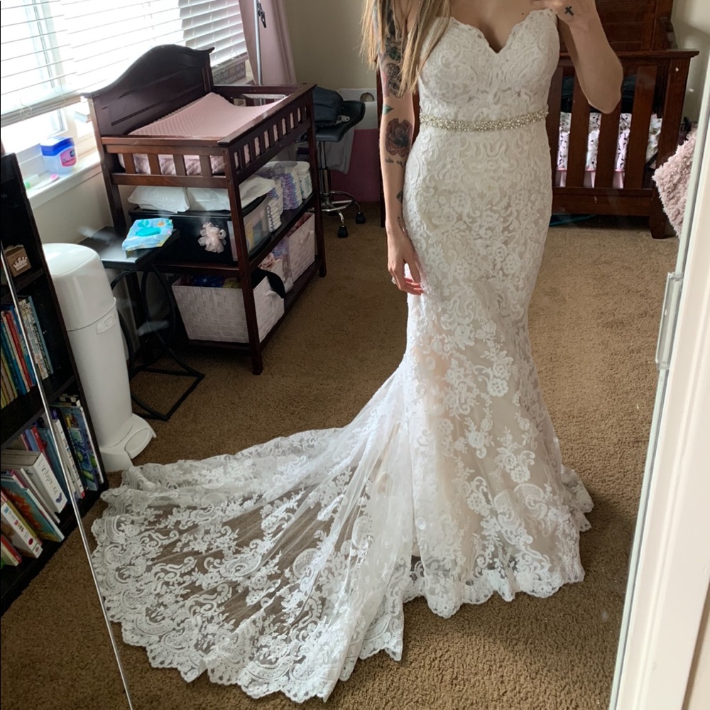 ⭐️ HOST PICK ⭐️Allure Wedding Dress C387